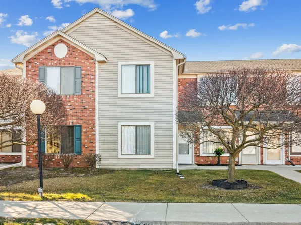 30773 Hidden Pines Ln, Roseville, MI 48066