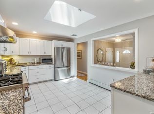 3 White Birch Trl, East Quogue, NY 11942
