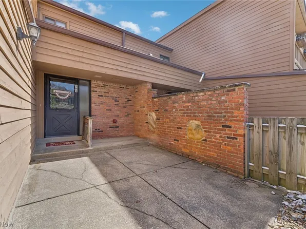 141 Kimrose Ln, Broadview Heights, OH 44147