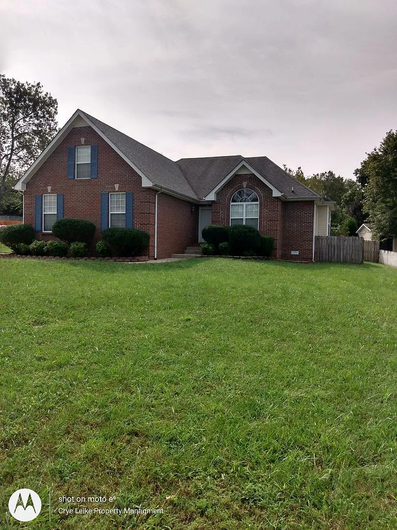 Coming Soon Lovely 3 bedroom home with bonus in a great location with easy access to I24 — Photo 1