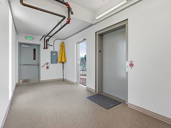 4th image of 900 NE 81st Ave Unit 402