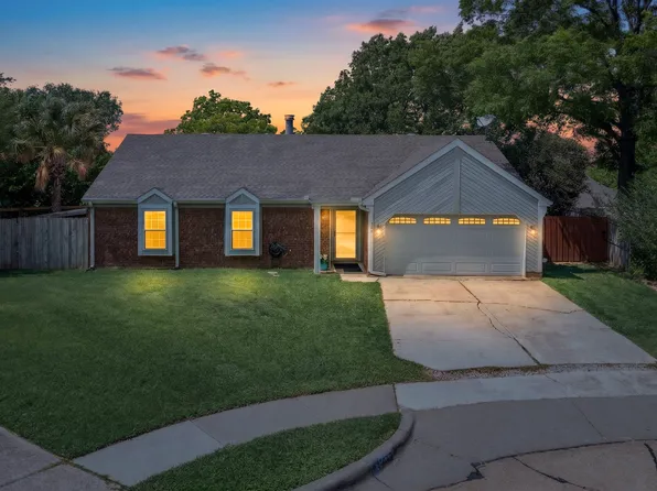 417 Creekmeadow Ln, Lewisville, TX 75067