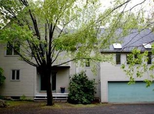 8 High Meadow Rd, Northampton, MA 01062