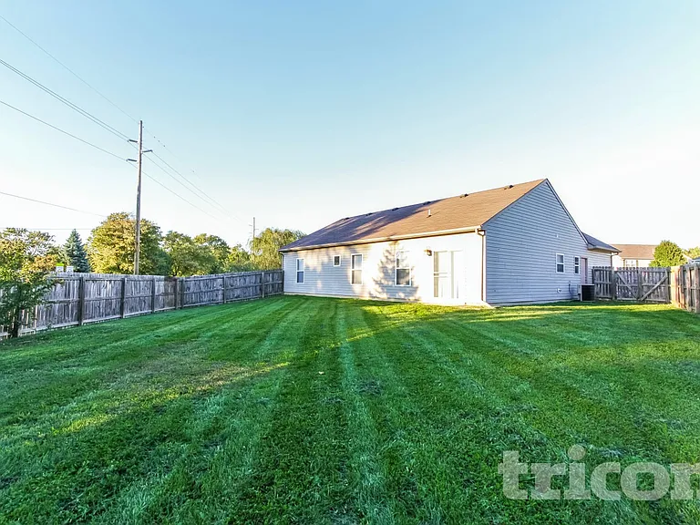 1892 Harvest Meadow Dr — Photo 14
