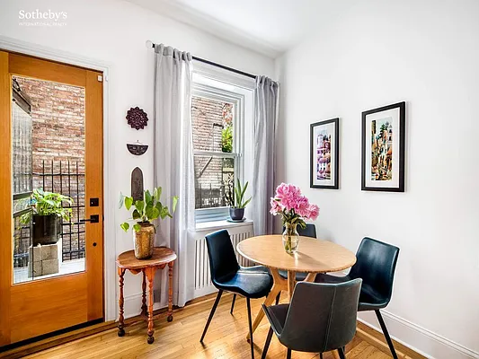 Sold by Sotheby's International Realty | media 15