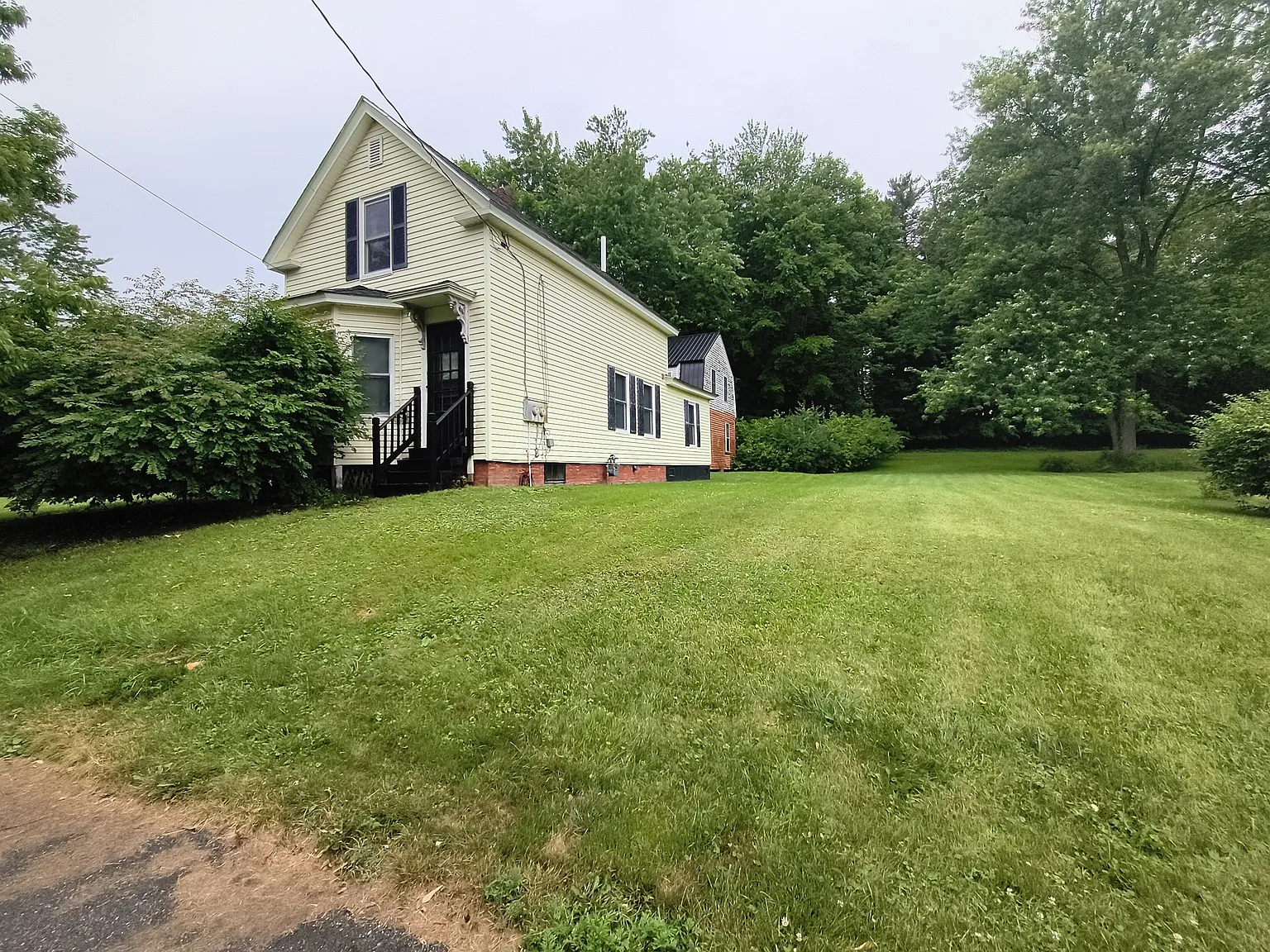 4 bed, 1044 sqft, $3,200 — Photo 1