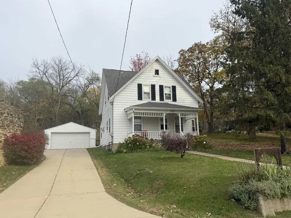 3241-3243 S Riverside Dr, Beloit, WI 53511