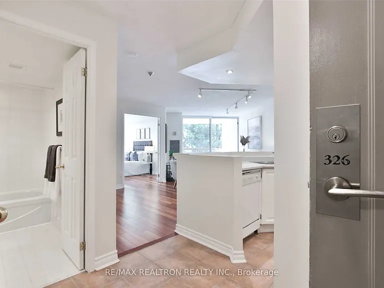 77 Maitland Pl #326 — Photo 2