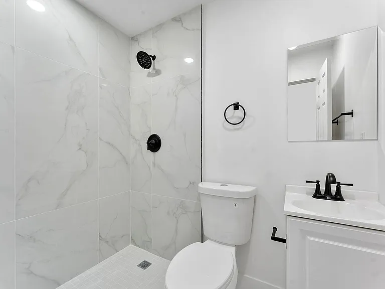 307 NW 6th St #307 — Photo 3