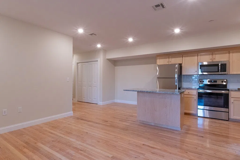 2 bed, 2.0 bath, 1048 sqft, $2,700 — Photo 2