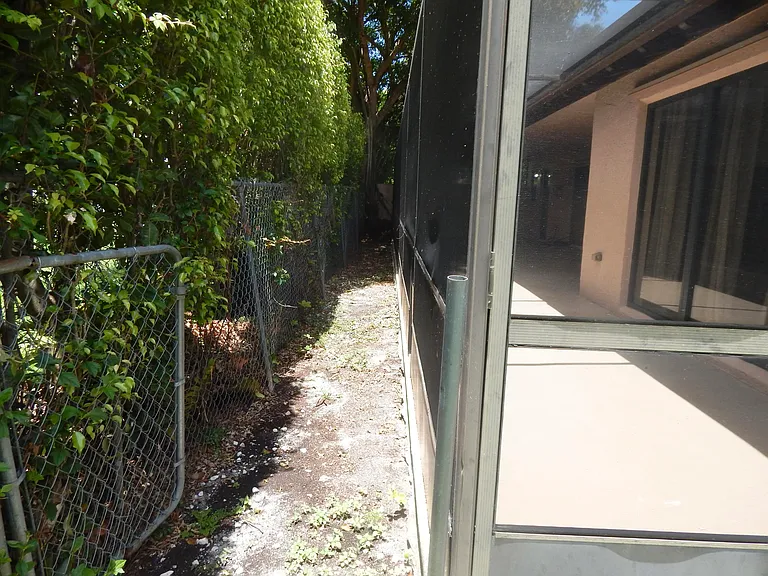 22864 Marbella Cir — Photo 39