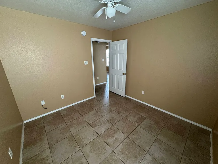 3203 Toledo Dr — Photo 40