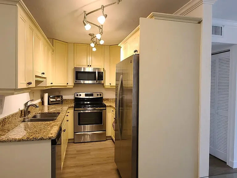 6519 W Newberry Rd #609 — Photo 1