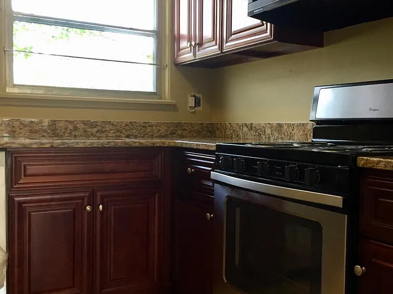 2808 W Thirteen Mile Rd — Photo 3