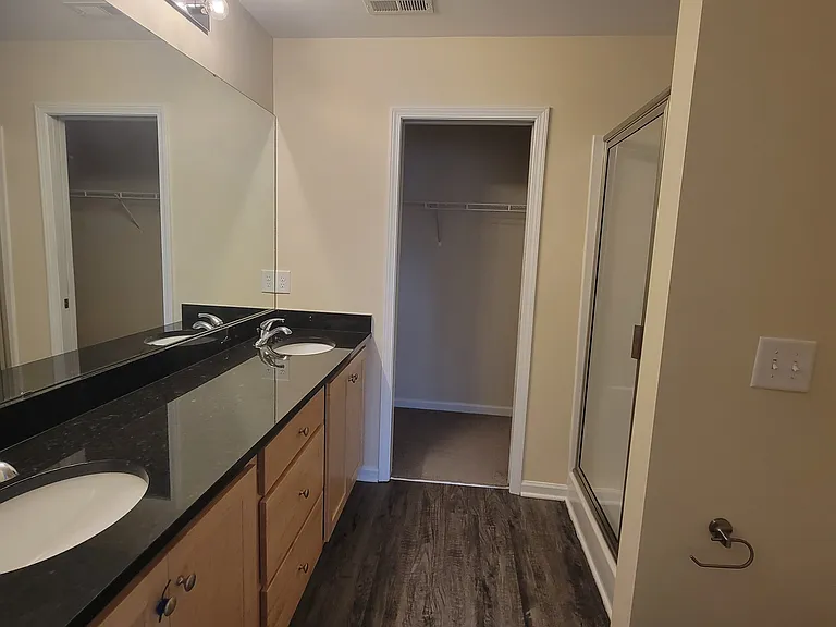 2742 Mayfair Ave — Photo 13