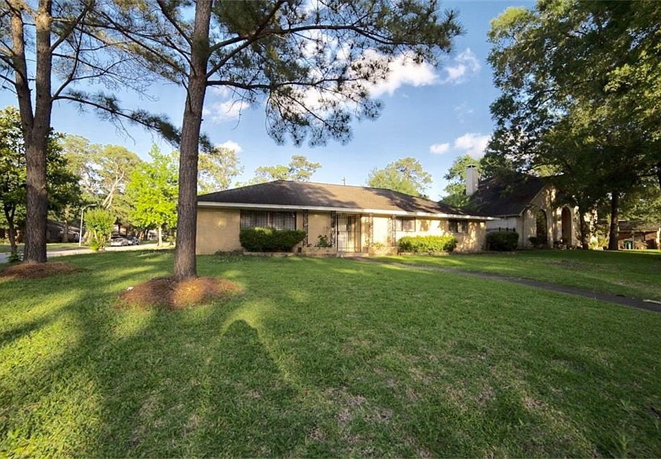1st image of 2103 Forest Oaks Dr