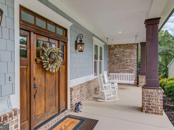 617 Skyland Dr, Hoschton, GA 30548