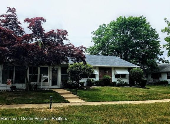 3rd image of 565B Sheffield Ct #1002