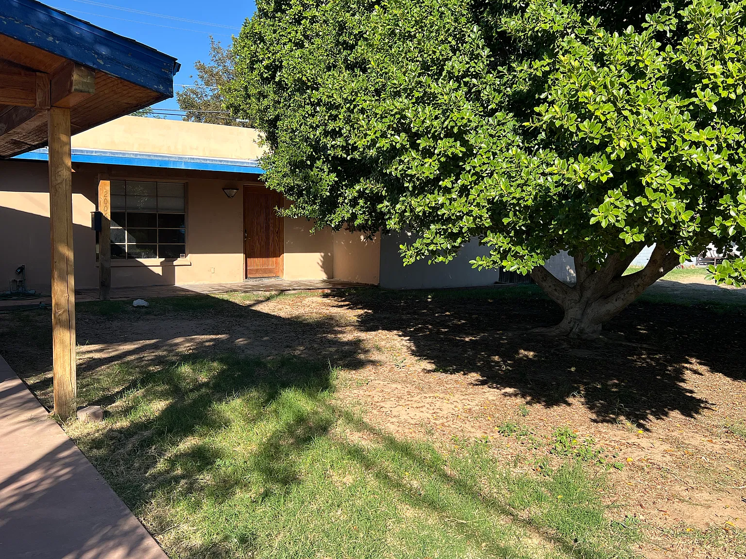 3 bed, 2065 sqft, $2,200 — Photo 1
