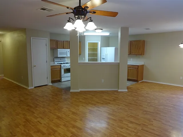 3 bed, 2.0 bath, 1468 sqft, $1,855 — Photo 4