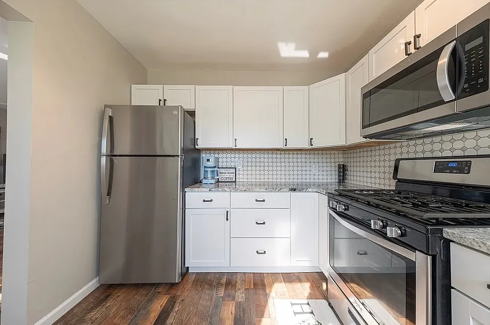 2 bed, 1102 sqft, $2,000 — Photo 1