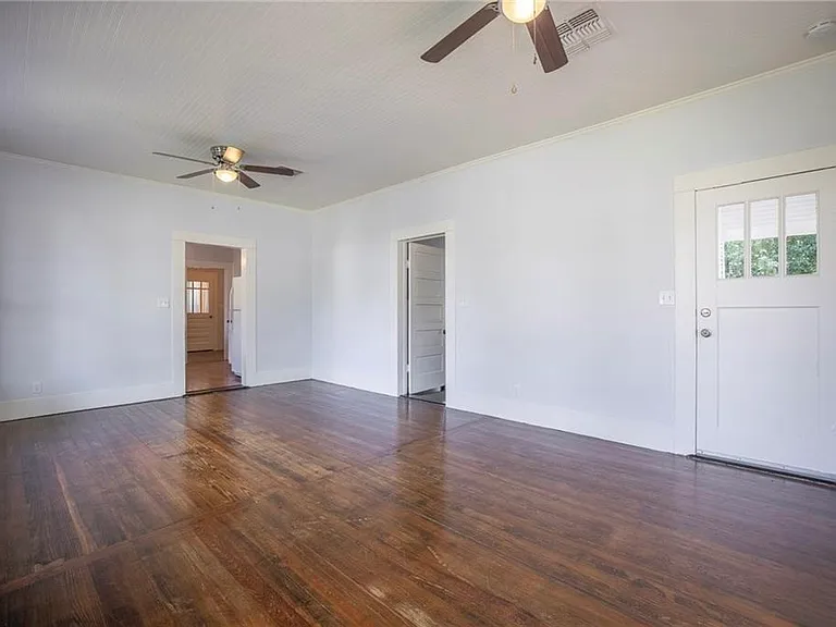 271 S Willow Ave — Photo 5