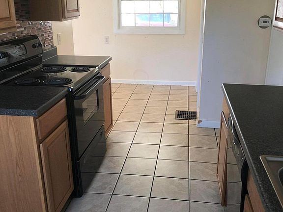 5th image of 3054 Columbus St