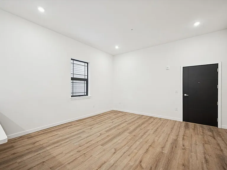 5139 Wayne Ave — Photo 5