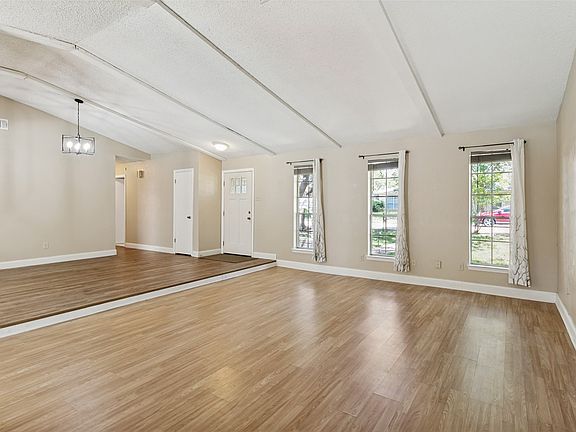 5th image of 1818 Trowbridge St