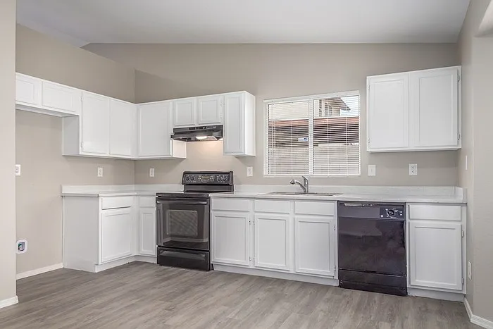 3 bed, 2.0 bath, 2039 sqft, $2,350 — Photo 3