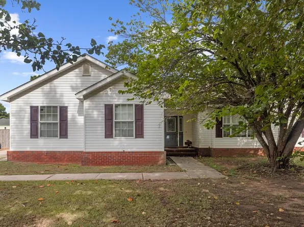 415 Sandstone Dr, Dothan, AL 36303