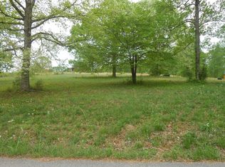 916 Lake Rd, Westmoreland, TN 37186