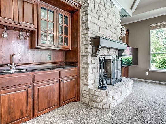 5th image of 1105 Travis Ct