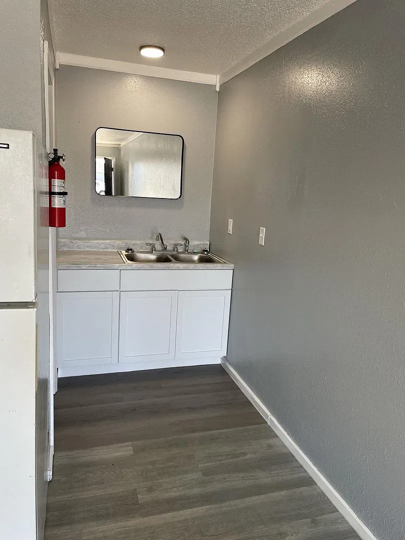 901 Apple Dr — Photo 3