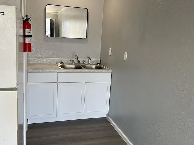901 Apple Dr — Photo 3