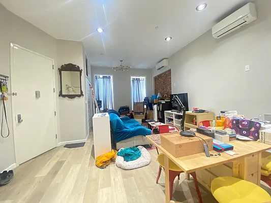 Rented by Dream Space Realty | media 33