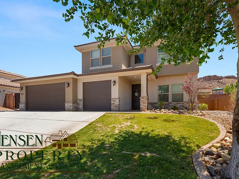 3252 E Tanoak Dr — Photo 2