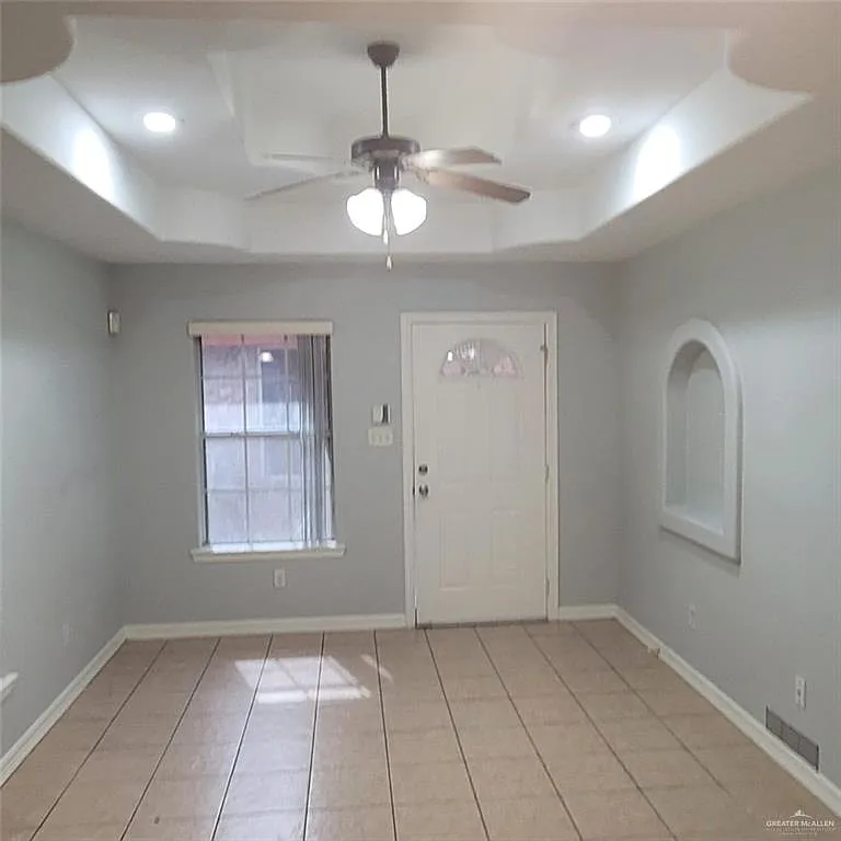 2321 Candlelight Ln — Photo 4