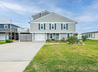 121 Copano Ridge Rd, Rockport, TX 78382