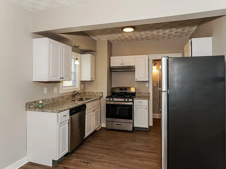 438299_021_kitchen_13585038.jpg