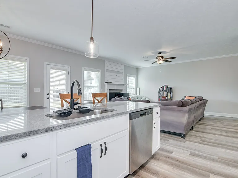 716 Navan Ln — Photo 15