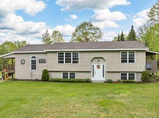 22 Holiday Acres Rd, Whitefield, NH 03598
