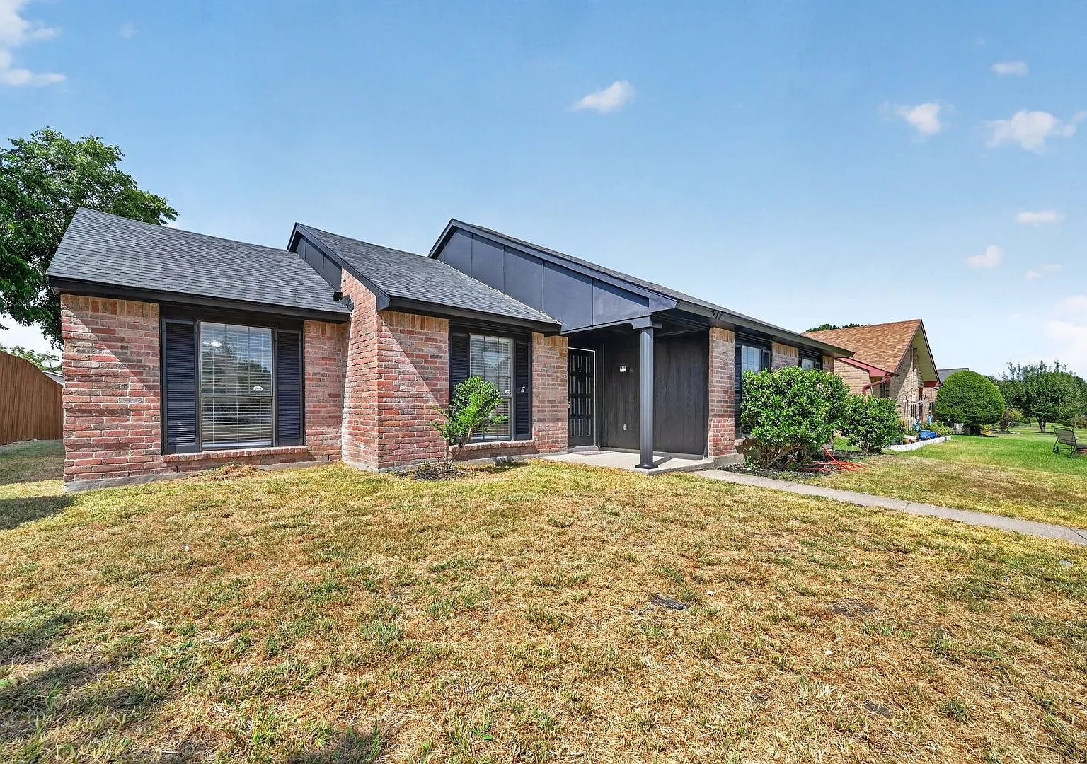 Cozy And Charming 3 Bedroom, 1 Bathroom Home Located In Allen, Tx! Free Second Month Of Rent! — Photo 2
