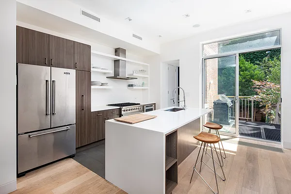 Sold by Sotheby's International Realty | media 4