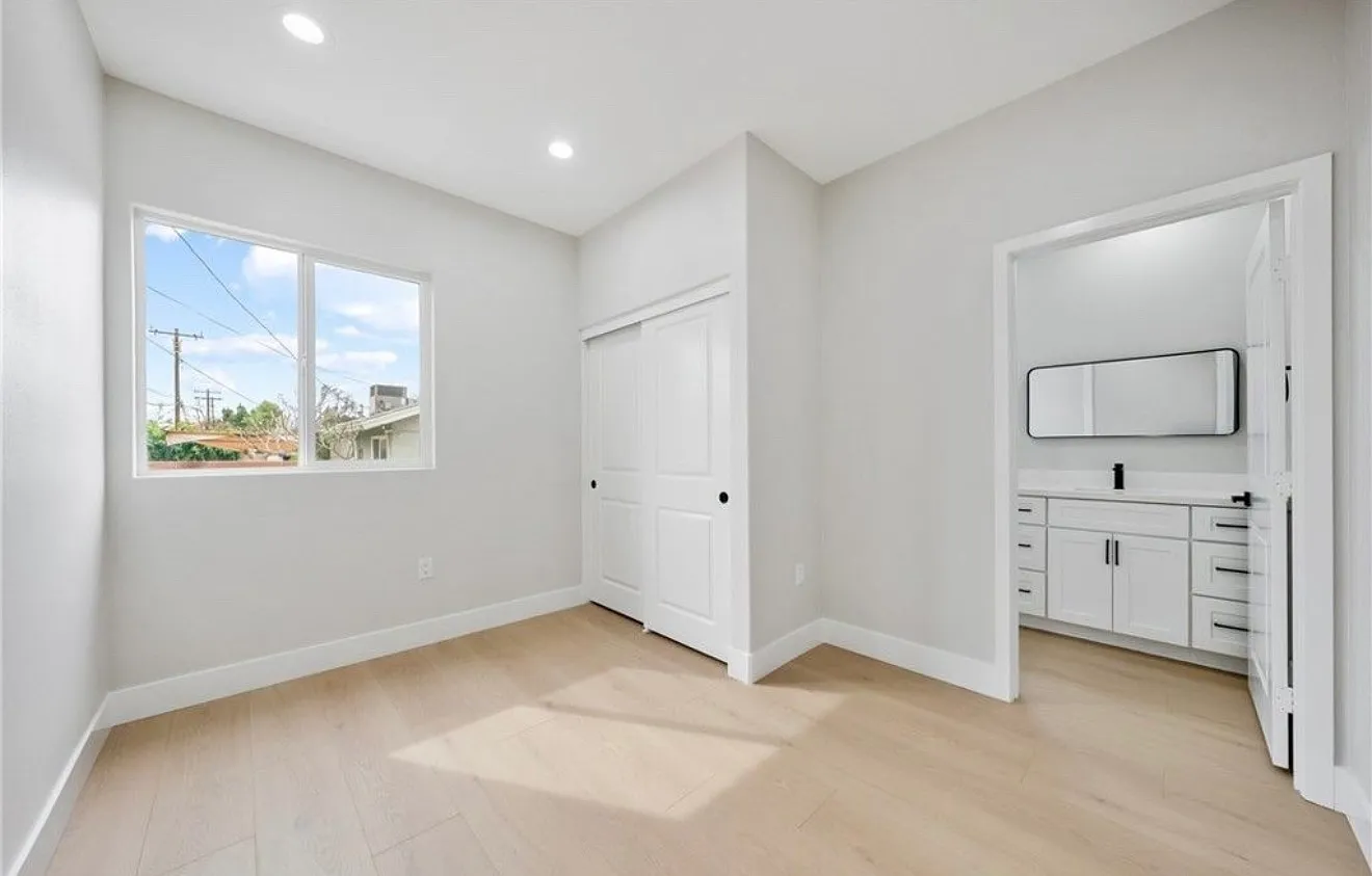 3 bed, 1200 sqft, $2,850 — Photo 1