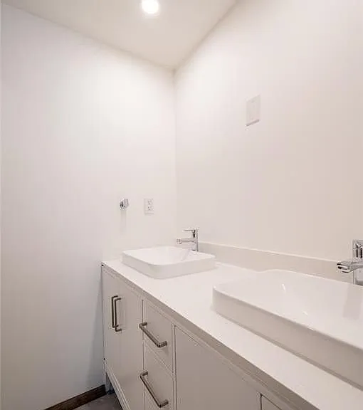 901 S Black Ave #B — Photo 8