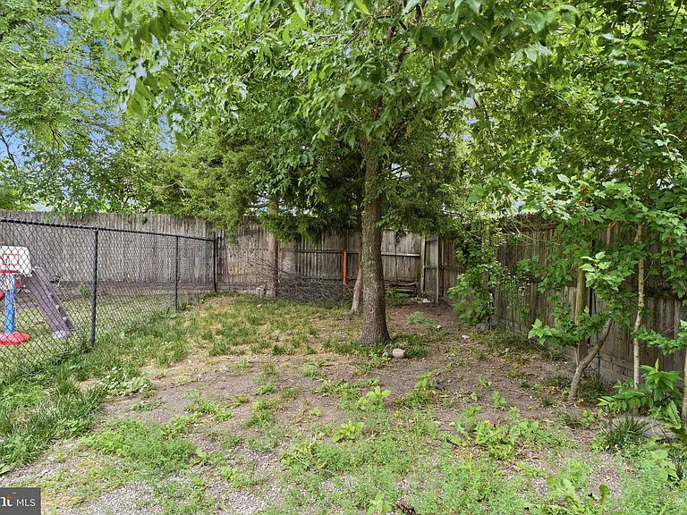 214 Washington St — Photo 30