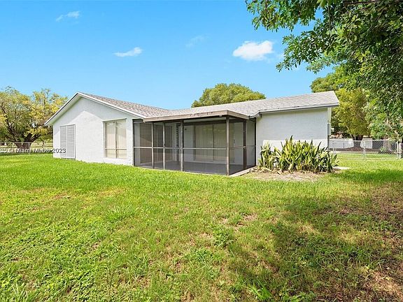 5th image of 26773 SW 125th Ct