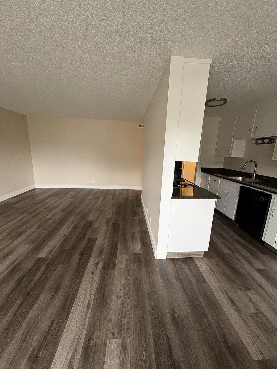 Building Photo - 16 S Knoll Rd #127
