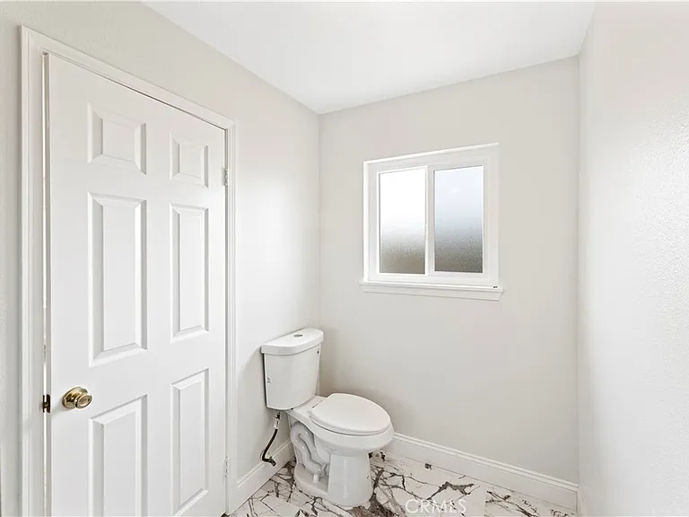 24242 Briones Dr — Photo 37
